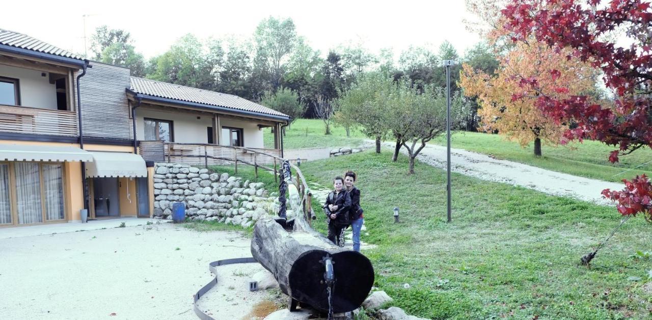 Nikolas' Valley Cornuda Ngoại thất bức ảnh