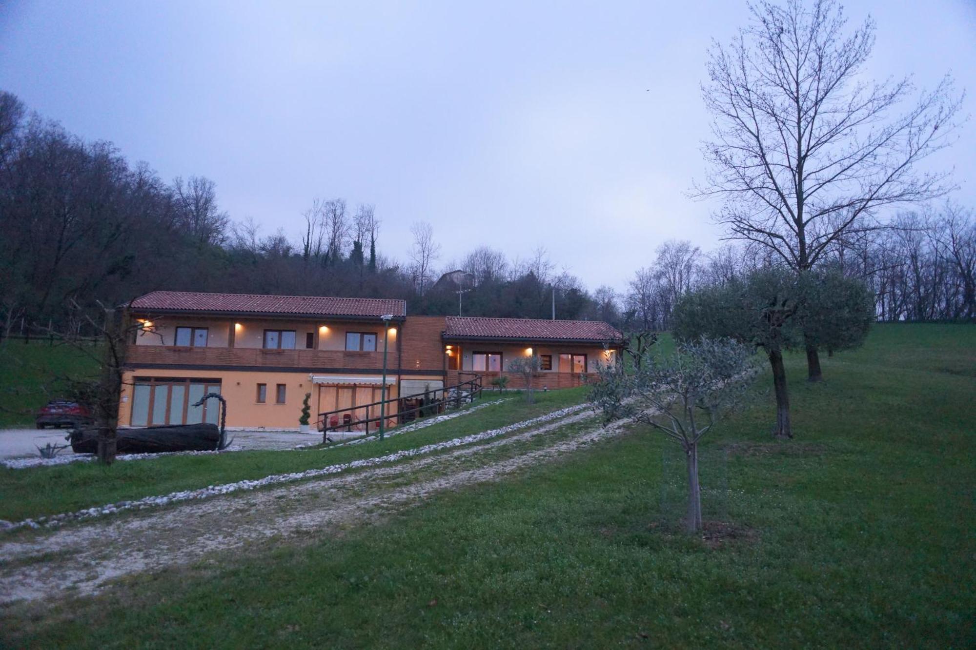 Nikolas' Valley Cornuda Ngoại thất bức ảnh